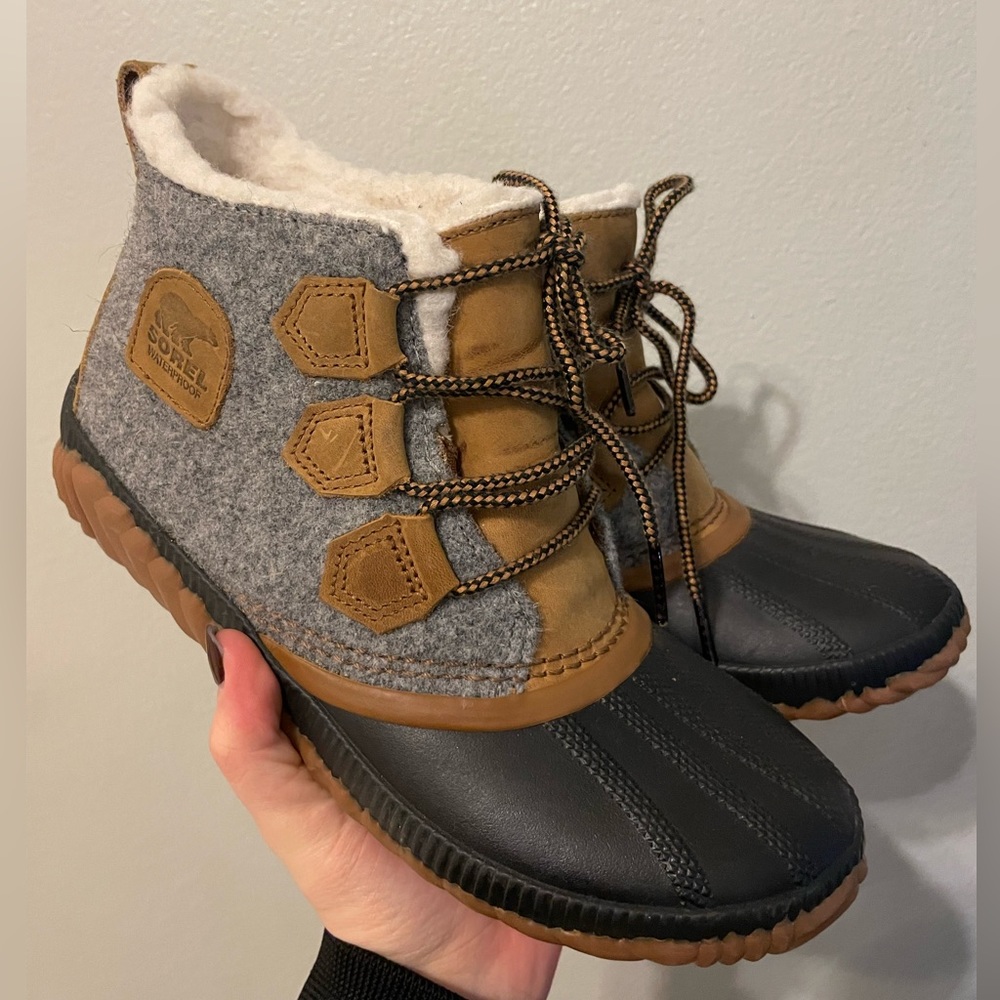 Sorel out n’ about boot!!